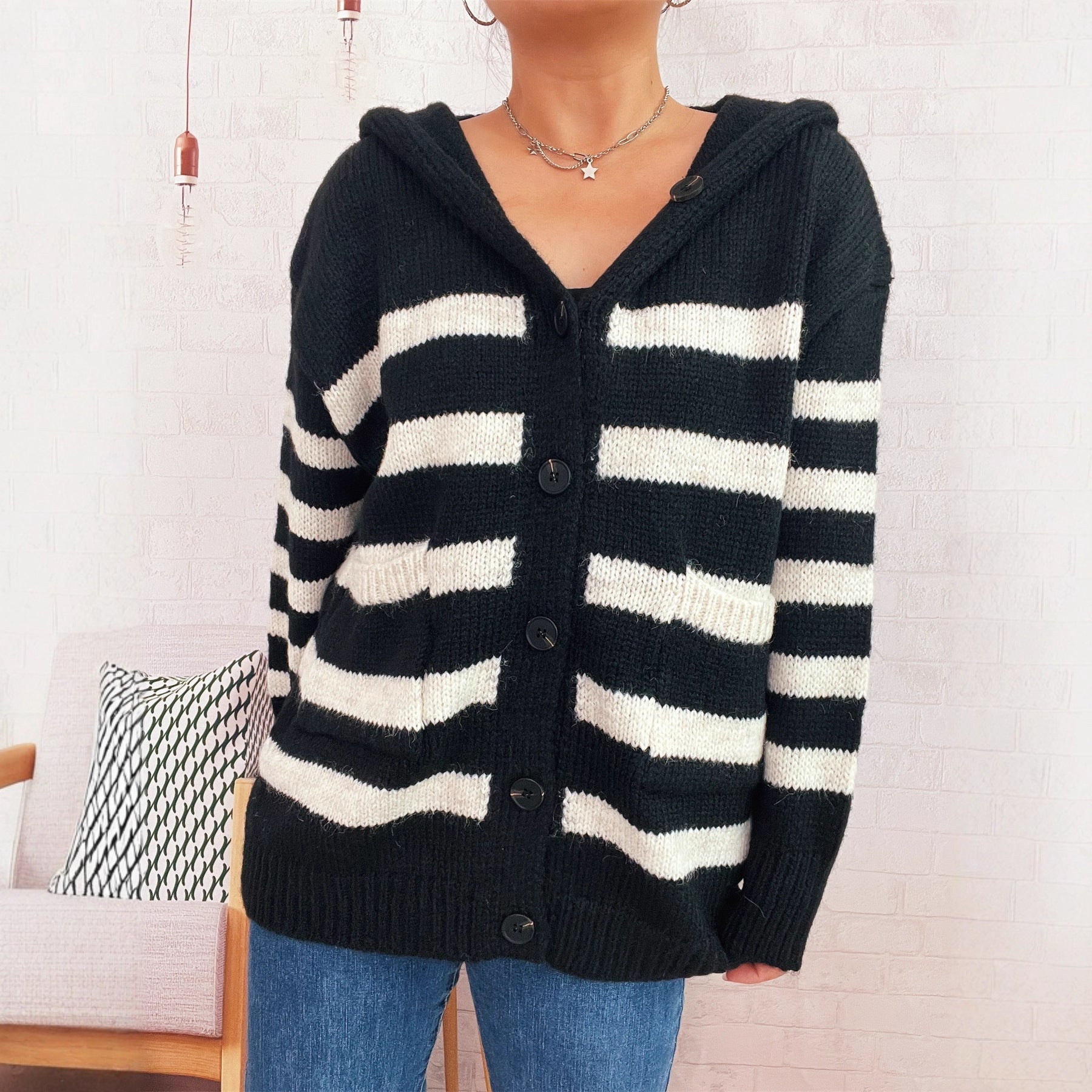 Damen oversized Strickjacke mit kontrastierenden Streifen und Kapuze R&B