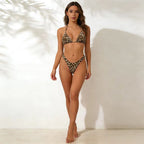 Damen Triangel-Bikini mit modernen Schnittdetails und großflächigen Polka Dots R&B