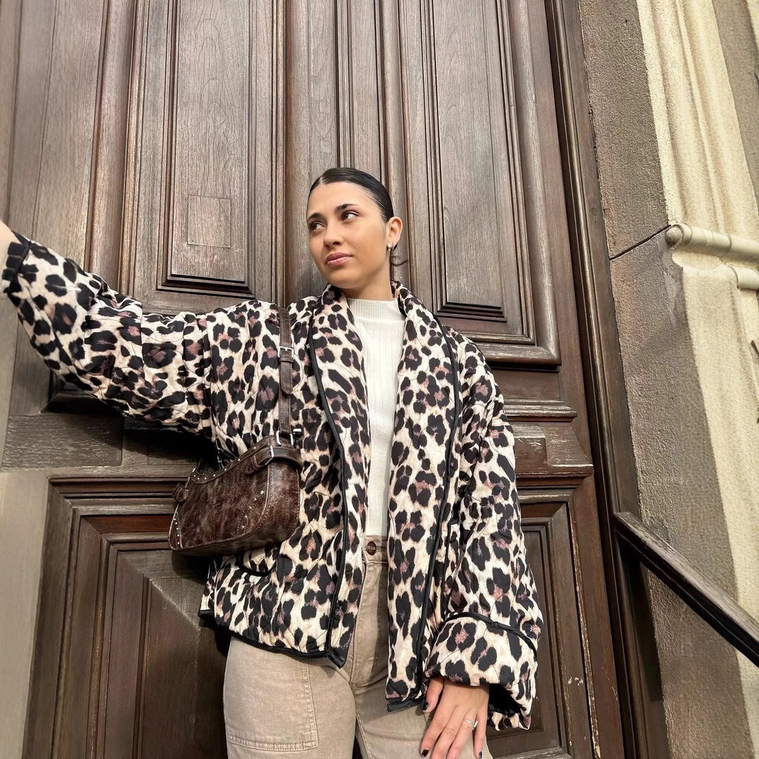 Damen Leoprint Bomberjacke mit stylischem Schnitt und praktischen Taschen R&B