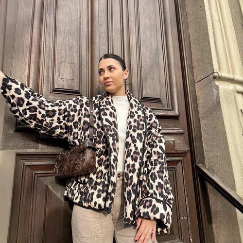 Damen Leoprint Bomberjacke mit stylischem Schnitt und praktischen Taschen R&B