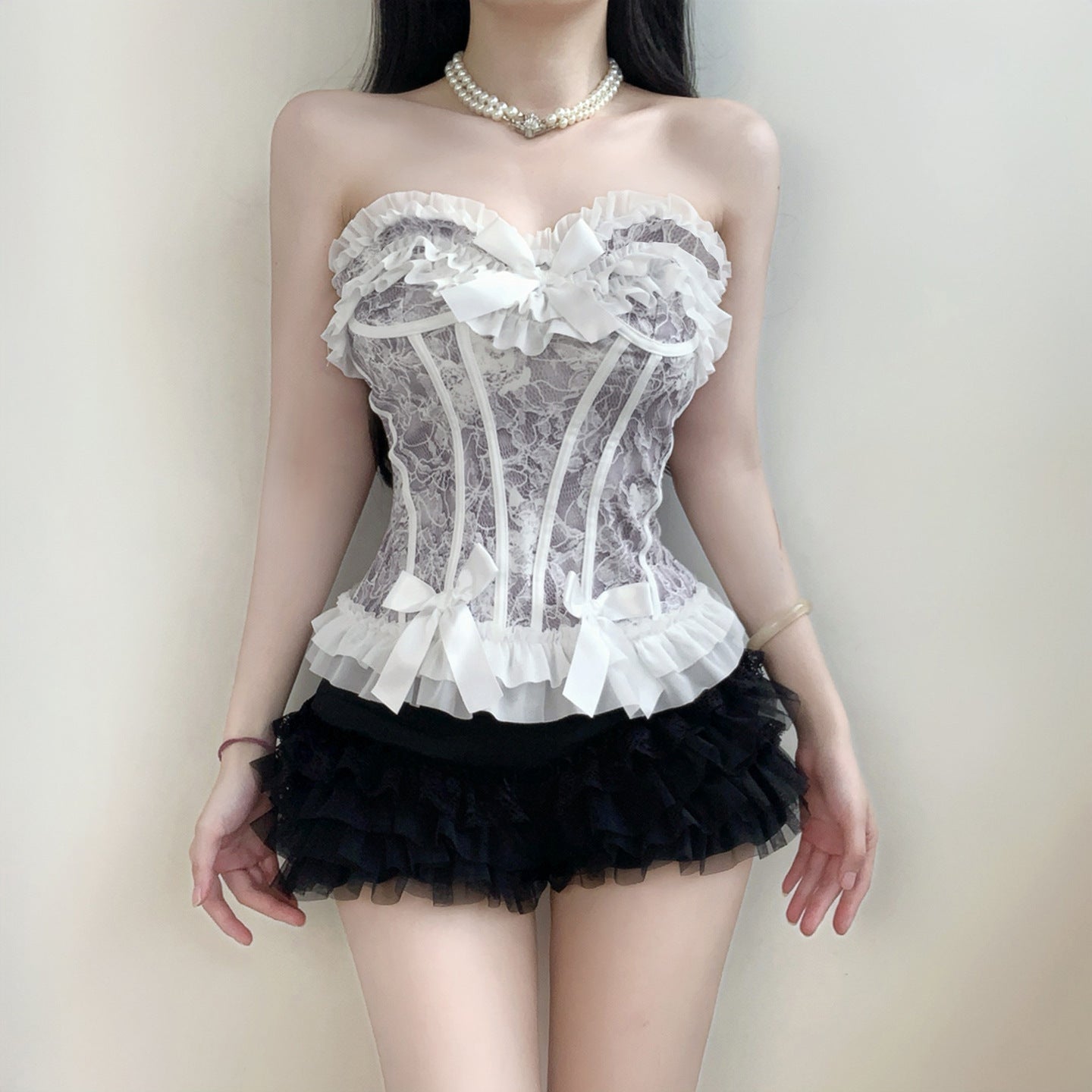 Damen Spitzen-Bodysuit mit romantischen Rüschendetails R&B