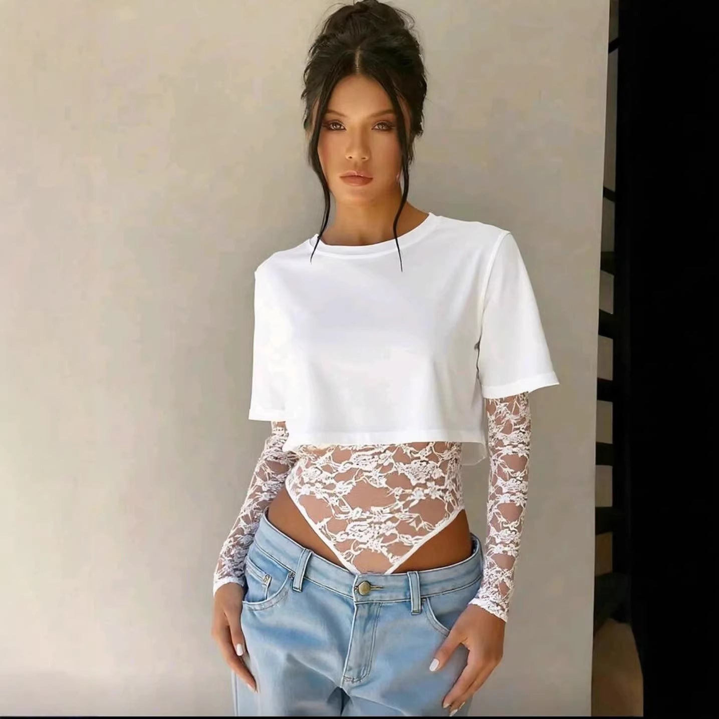 Damen Bodyshirt mit transparenten Spitzenärmeln und lässigem Schnitt R&B