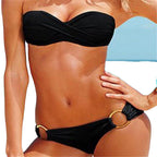 Damen Bandeau-Bikini mit elegantem Wickeldesign und goldenen Akzenten R&B