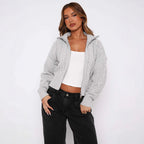 Damen cropped Strickjacke mit detailliertem Zopfmuster und hohem Kragen R&B
