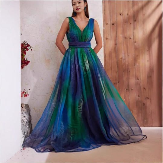 Damen Elegantes Abendkleid mit schimmernden Tüll-Lagen und tiefem V-Ausschnitt R&B