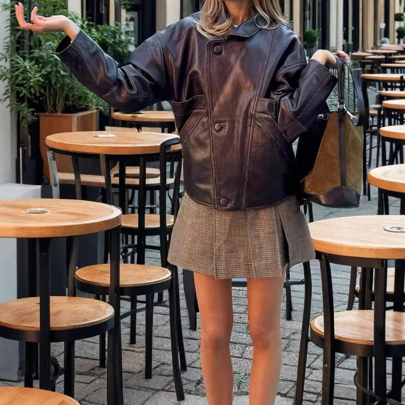 Damen modische Kunstlederjacke mit einzigartigem Schnitt und eleganten Taschen R&B