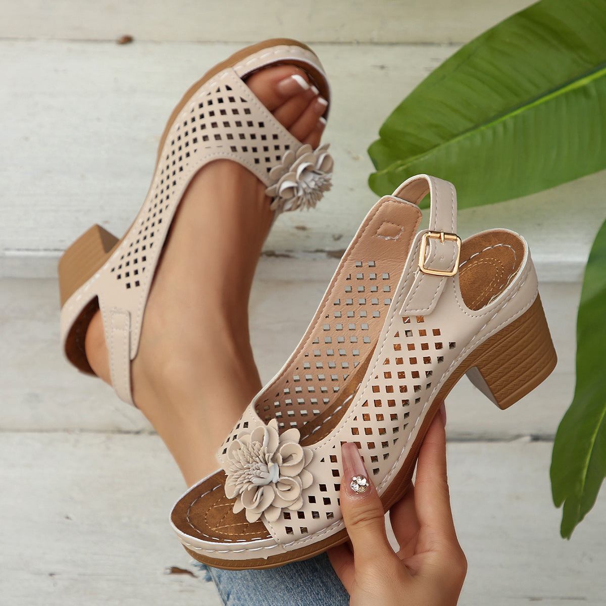 Damen Sandaletten mit floralem Design und rutschfester Sohle R&B