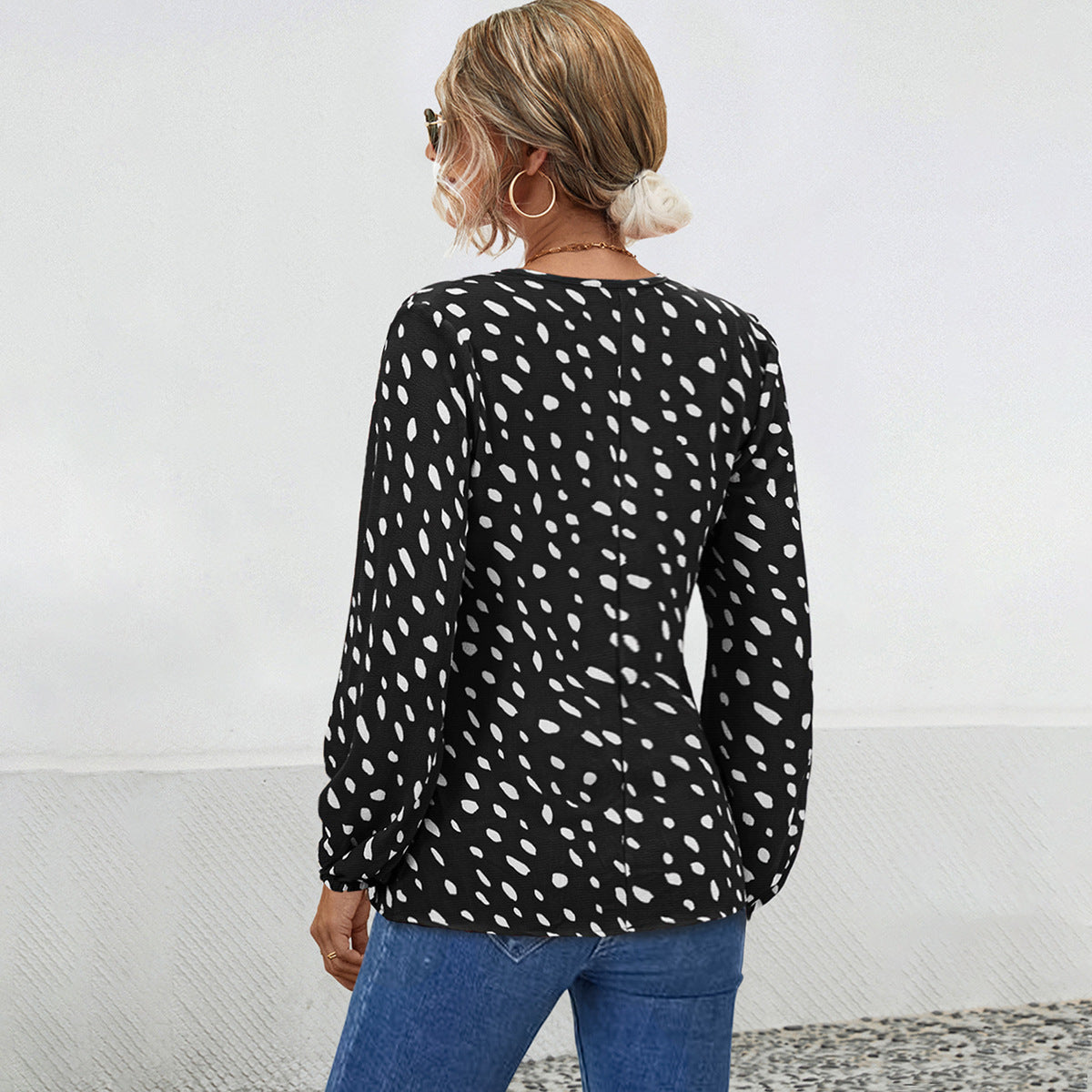 Damen Bluse mit V-Ausschnitt und modernem Punktdesign R&B