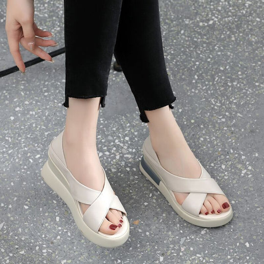 Damen Wedge-Sandalen mit geschlossenen Zehen und komfortablem Fußbett R&B