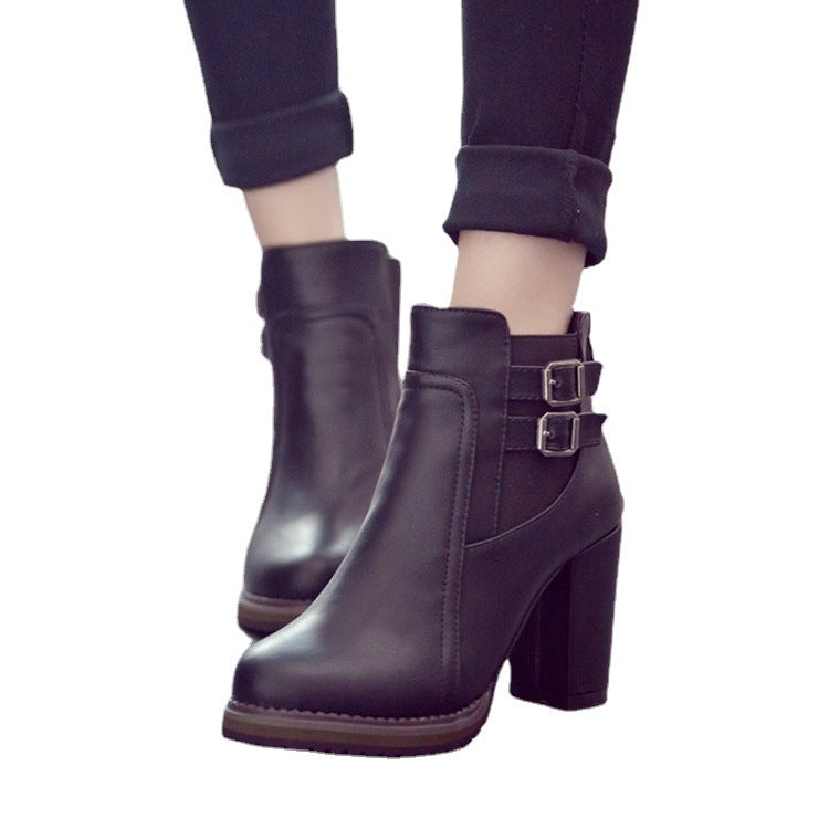 Damen modische Ankle Boots mit robustem Blockabsatz und stilvollen Schnallendetails R&B
