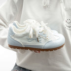 Damen Sneakers mit verspielter Spitze und innovativem Schnürsystem