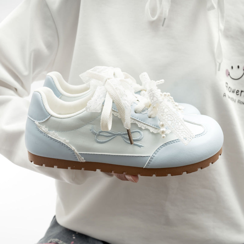 Damen Sneakers mit verspielter Spitze und innovativem Schnürsystem