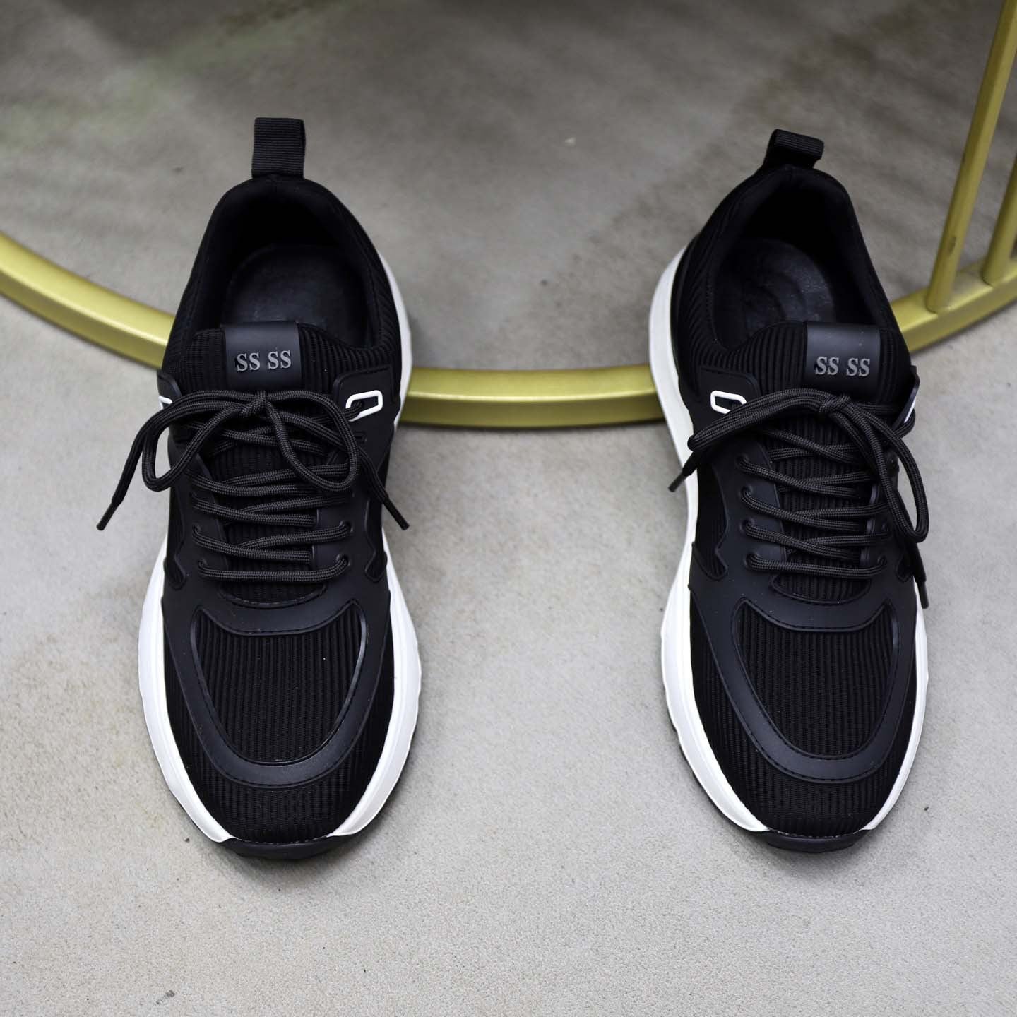 Damen Sportliche Leichtgewicht-Sneaker mit atmungsaktiver Oberflächenstruktur R&B