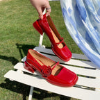 Damen elegante Lackleder-Pumps mit Riemchen und floraler Applikation R&B
