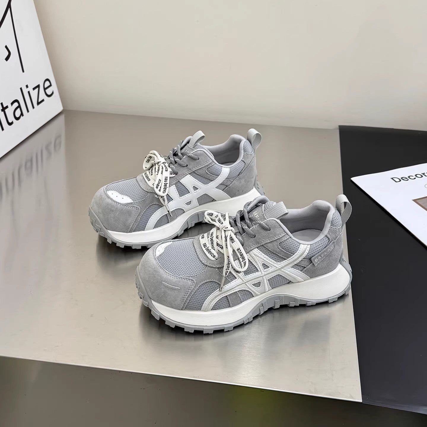 Damen Sportliche Sneakers mit atmungsaktiver Mesh-Oberfläche und robustem Sohlenprofil R&B