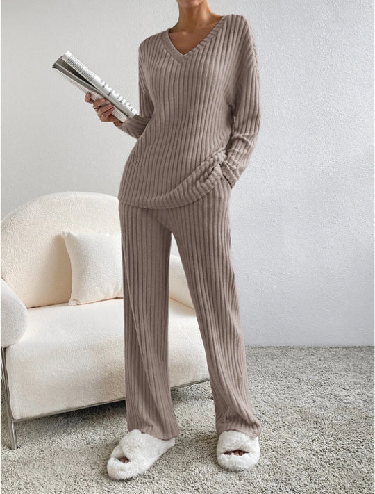 Damen Strickanzug mit V-Ausschnitt und feinem Rippdesign R&B