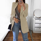 DamenStylische Blazerjacke mit glänzenden Knopfdetails und großzügigen Taschen R&B