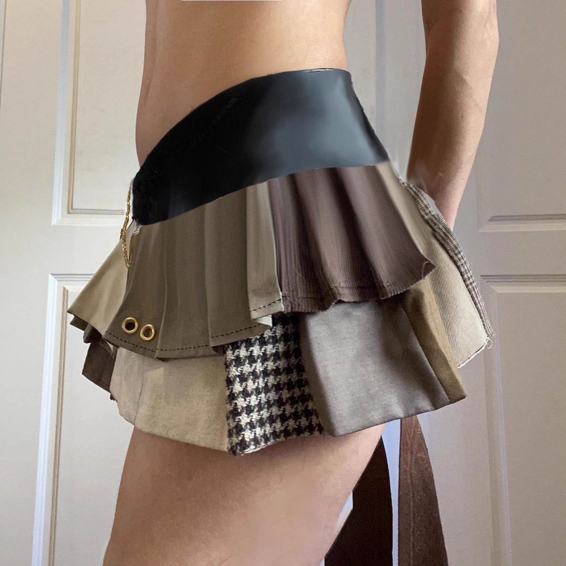 Damen modischer Minirock mit verschiedenartigen Stofflagen und Rüschen R&B