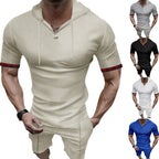 Herren sportliches Kurzarm-Hemden- und Shorts-Set mit Kapuze und kontrastierenden Ärmelabschlüssen