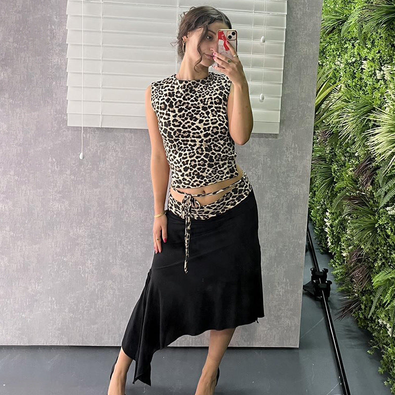Damen Set aus Oberteil und asymmetrischem Rock mit animalischem Druck R&B