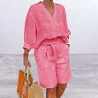 Damen lässiges Sommer-Outfit mit weitem Oberteil und Shorts
