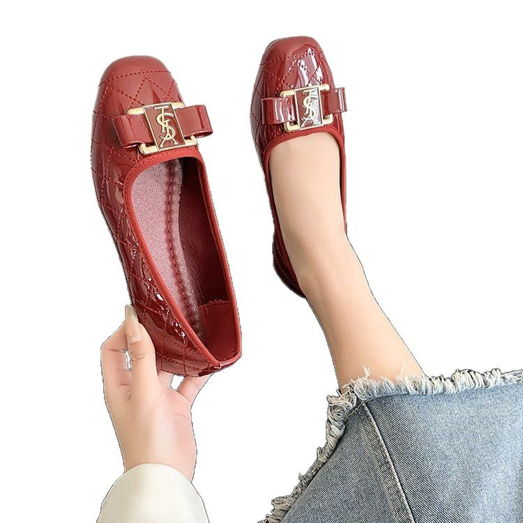 Damen elegante Ballerinas mit glattem Lackfinish und auffälligem Logo R&B