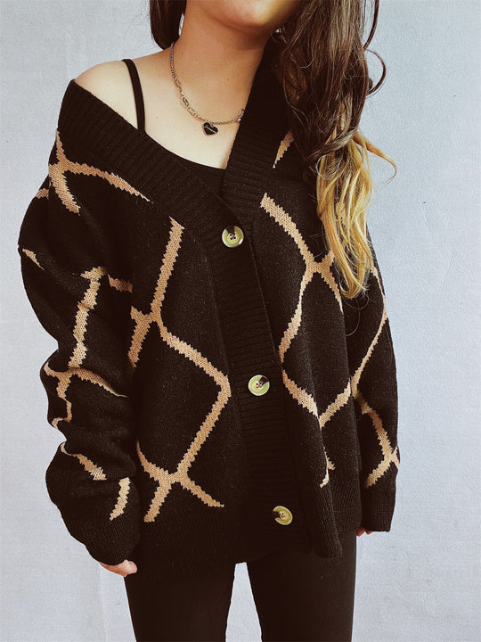 Damen Strickjacke mit modernem geometrischem Muster und hochwertigen Knopfdetails R&B