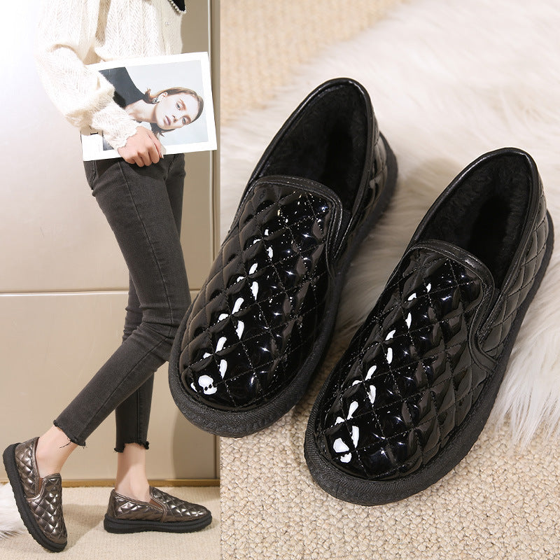 Damen gefütterte Slip-On Hausschuhe mit rutschfester Sohle und modischem Steppdesign