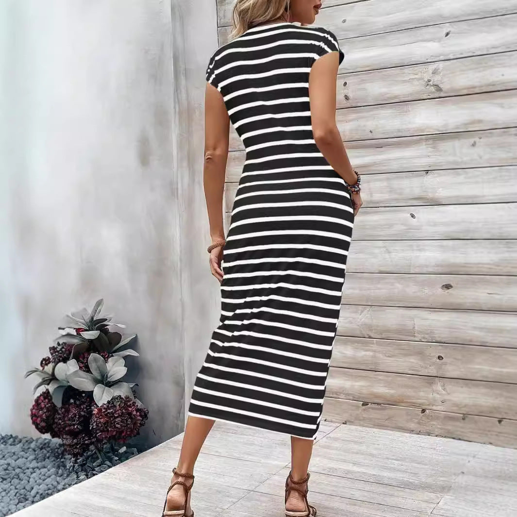 Damen Maxikleid mit elegantem Wickeldetail und sportlichem Streifenmuster R&B