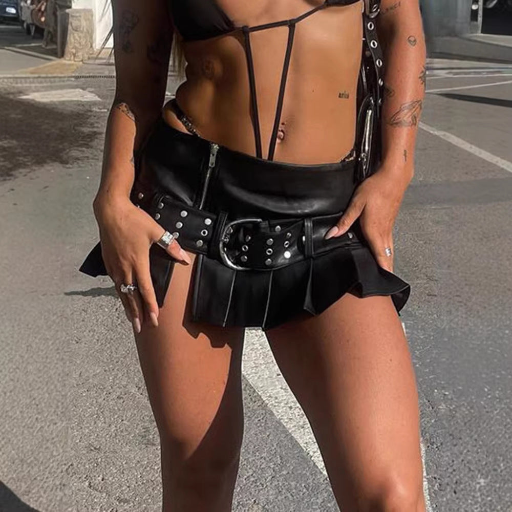 Damen Minirock aus Kunstleder mit Rüschen und dekorativen Nieten R&B