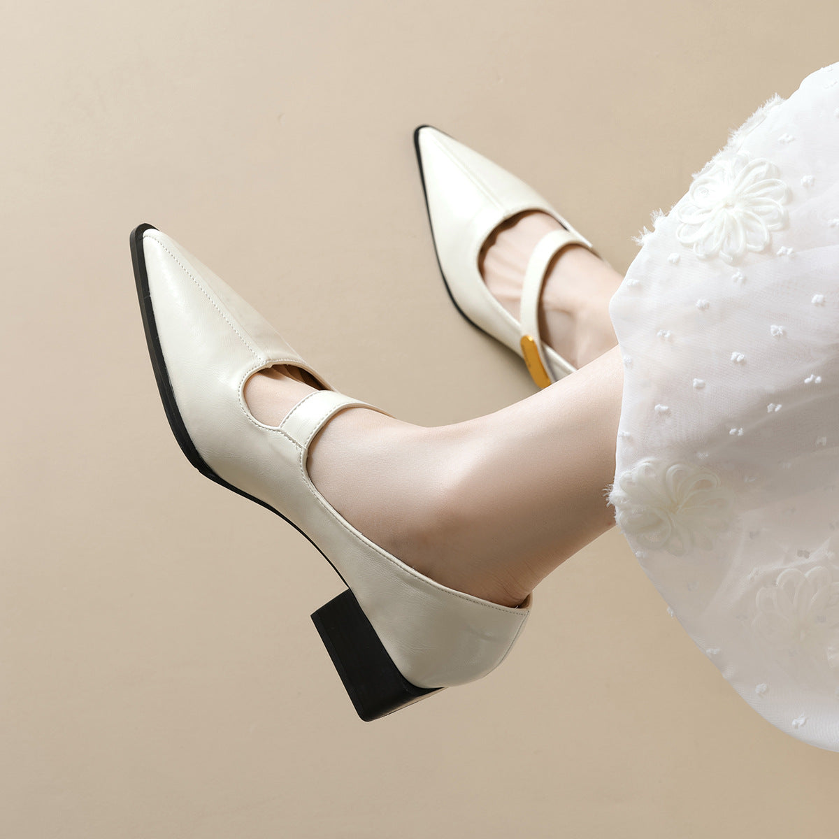 Damen modische Slingback-Pumps mit eleganter Riemenverzierung