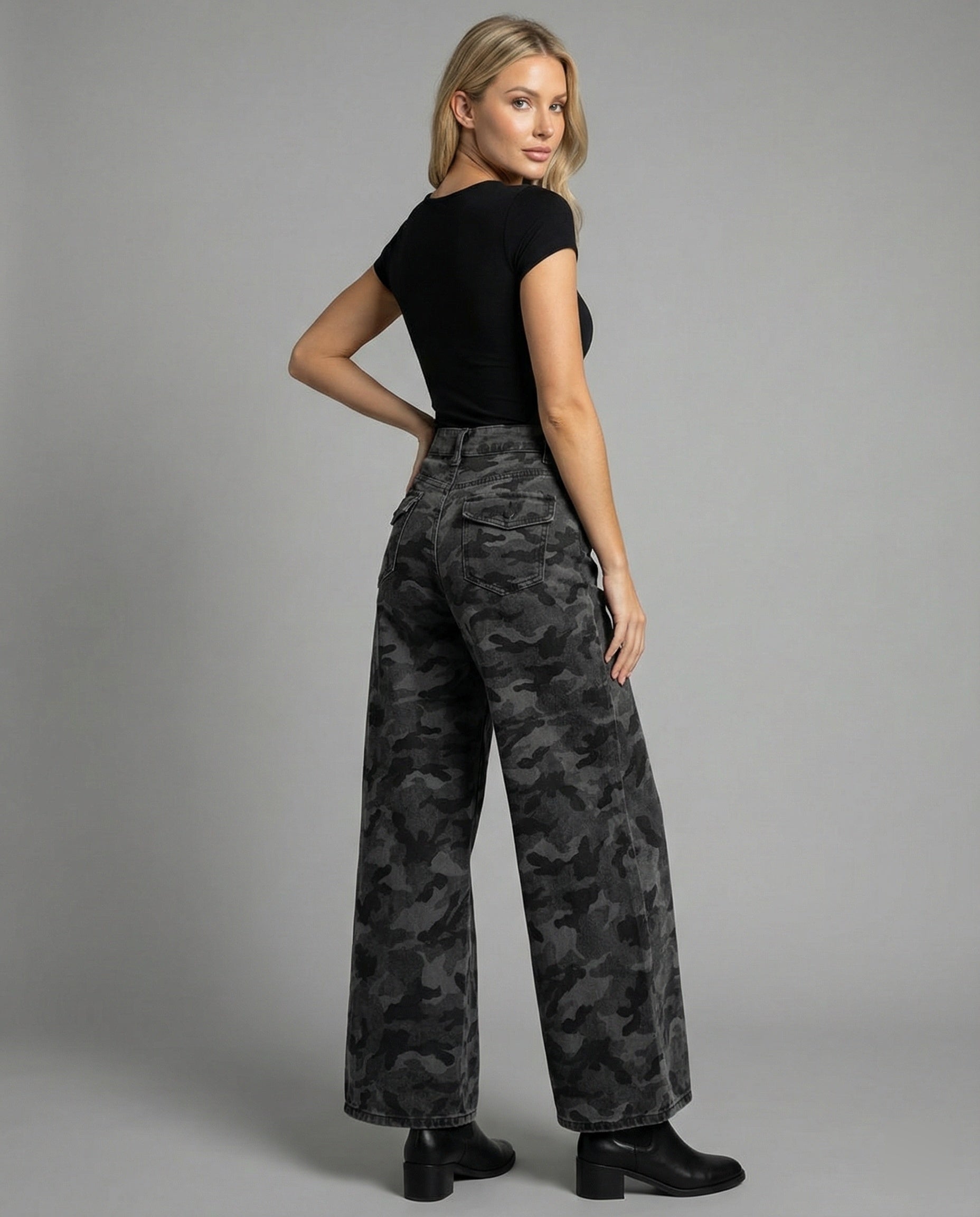 Damen extraweite Camouflage-Palazzohose mit hohem Bund, tiefem Schritt und aufgesetzten Gesäßtaschen R&B