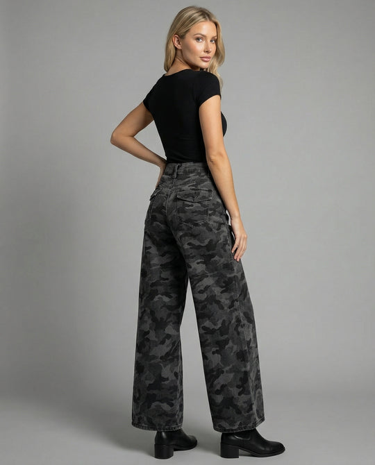 Damen extraweite Camouflage-Palazzohose mit hohem Bund, tiefem Schritt und aufgesetzten Gesäßtaschen R&B