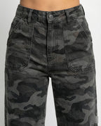 Damen extraweite Camouflage-Palazzohose mit hohem Bund, tiefem Schritt und aufgesetzten Gesäßtaschen R&B