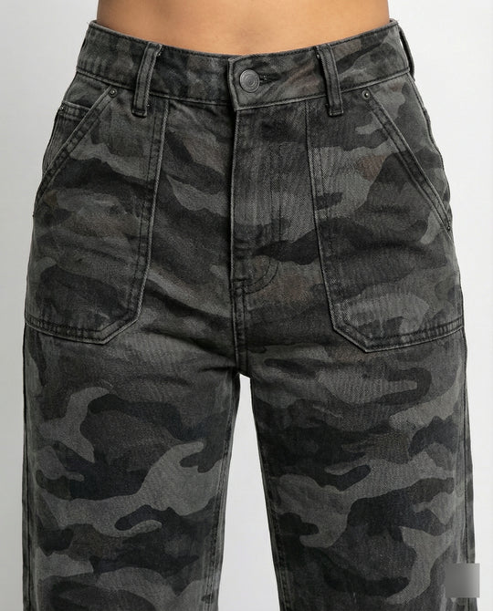 Damen extraweite Camouflage-Palazzohose mit hohem Bund, tiefem Schritt und aufgesetzten Gesäßtaschen R&B