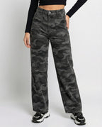 Damen extraweite Camouflage-Palazzohose mit hohem Bund, tiefem Schritt und aufgesetzten Gesäßtaschen R&B