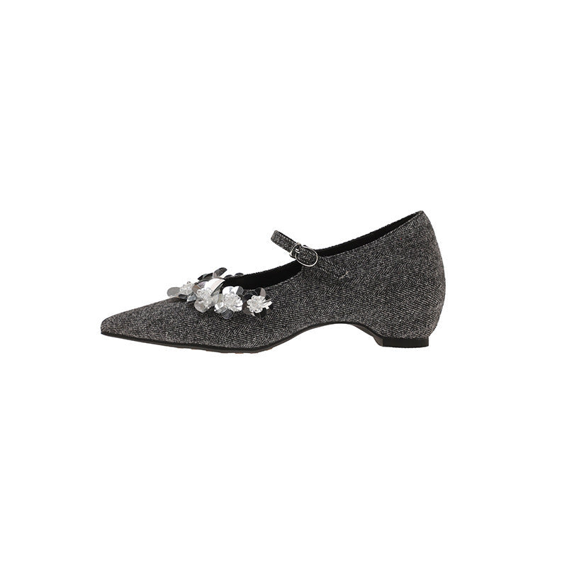 Damen Ballerina-Schuhe mit zartem Floraldetail und elegantem Riemchen