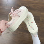 Damen Sneakers mit verspielten Applikationen und elastischer Sohle