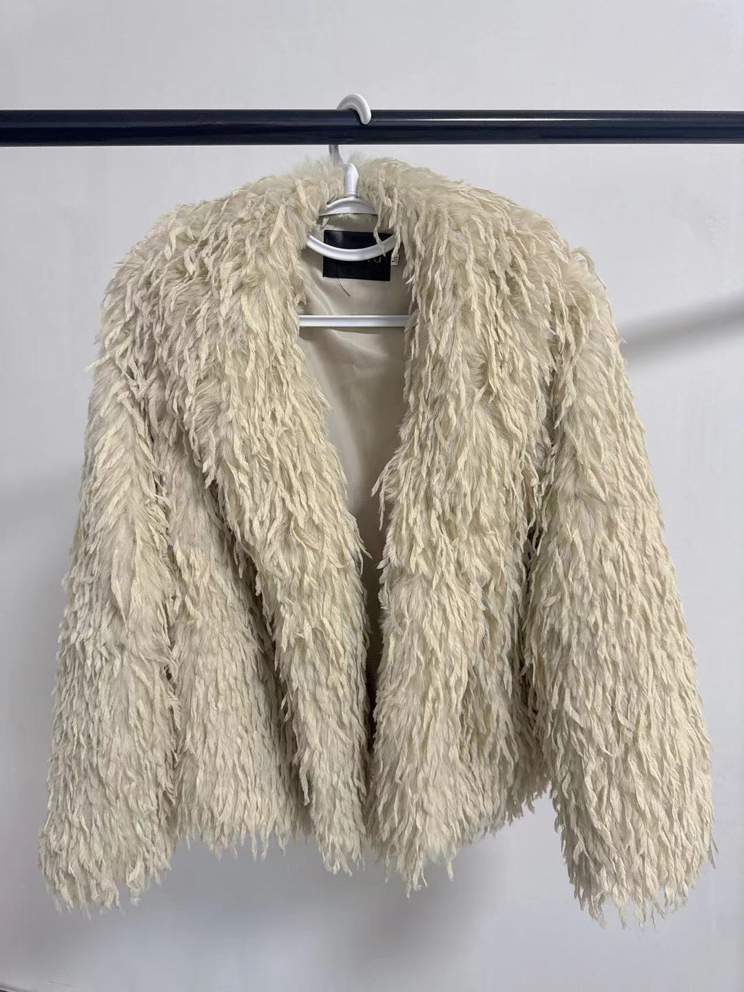 Damen Flauschige Kurzjacke aus Kunstpelz mit tiefem Schnitt R&B