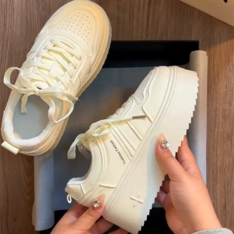 Damen Sneaker mit trendigem, strukturiertem Obermaterial und komfortabler Laufsohle R&B