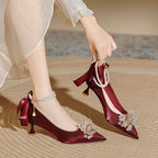 Damen elegante Spitzen-Pumps mit dekorativen Perlen-Details und Riemchen