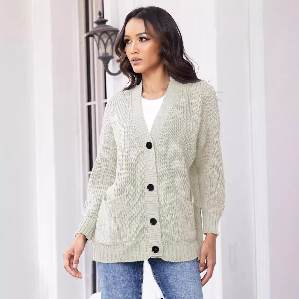 Damen Grober Strickcardigan mit praktischen Taschen und eleganten Knopfdetails R&B