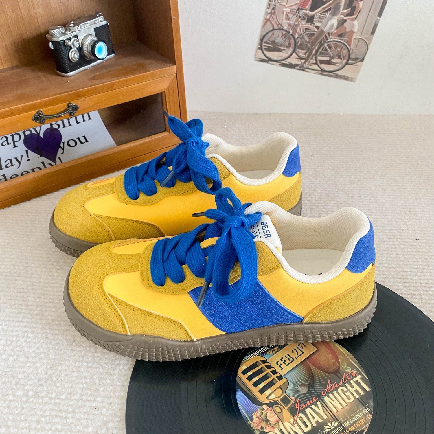 Damen Sneakers im sportlichen Retro-Stil mit atmungsaktiver Obermaterialstruktur und rutschfester Sohle R&B