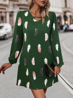 Damen Kleid mit modischem Federprint und edlen V-Ausschnitt R&B