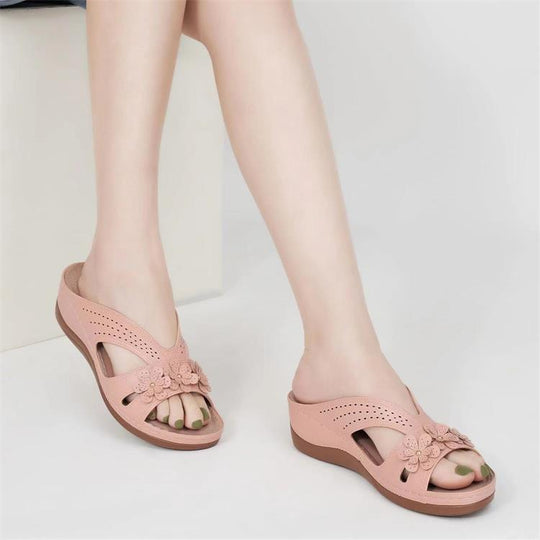 Damen nan komfortable Keilsandalette mit floralem Zierbesatz und gepolstertem Fußbett R&B