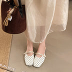 Damen Trendige Slipper mit Punkten und elegantem Riemendetail R&B