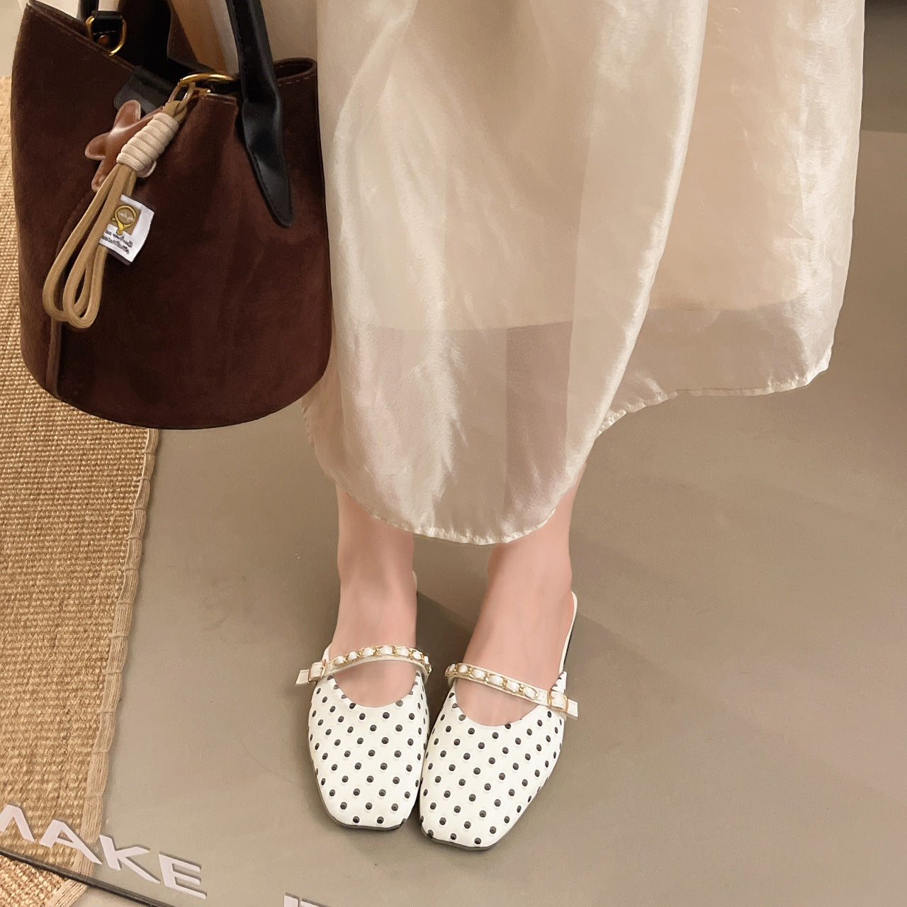 Damen Trendige Slipper mit Punkten und elegantem Riemendetail R&B