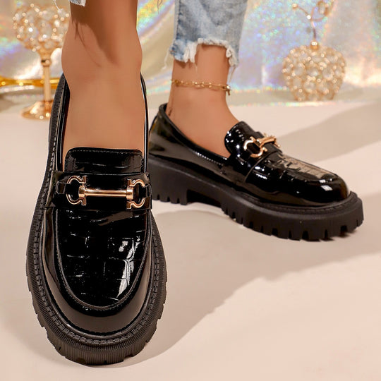 Damen Plateauslipper mit glänzendem Krokopattern und modischem Verschluss R&B