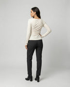 Figurbetontes Damen Langarmshirt mit Rundhals und eleganten Falten