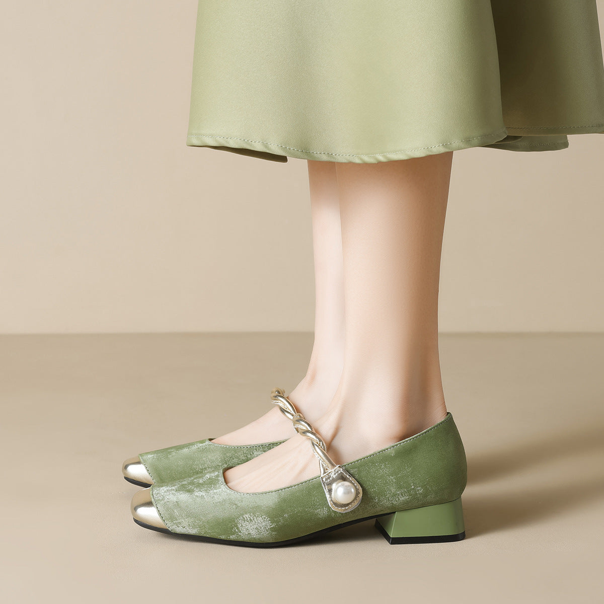Damen elegante Ballerinas mit luxuriösem Perlenschmuck und modischem Riemendesign